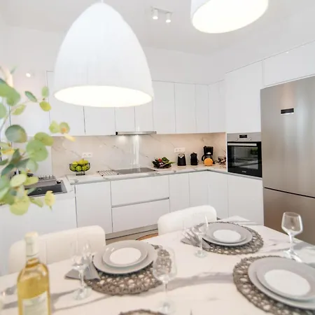 Eleni Luxury Appartement *